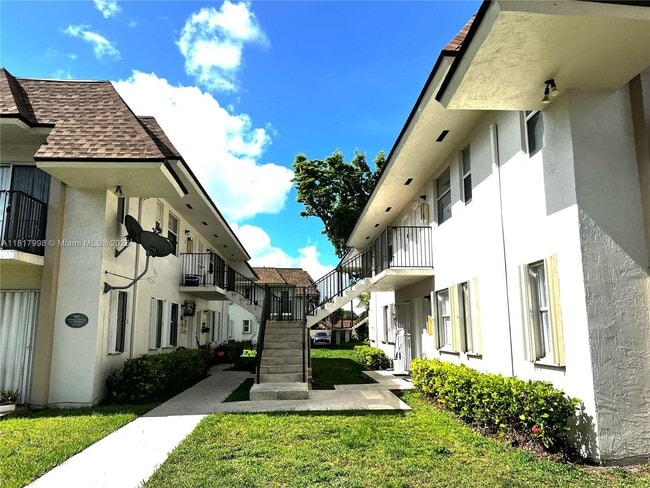 Building Photo - 7111 SW 129th Ave