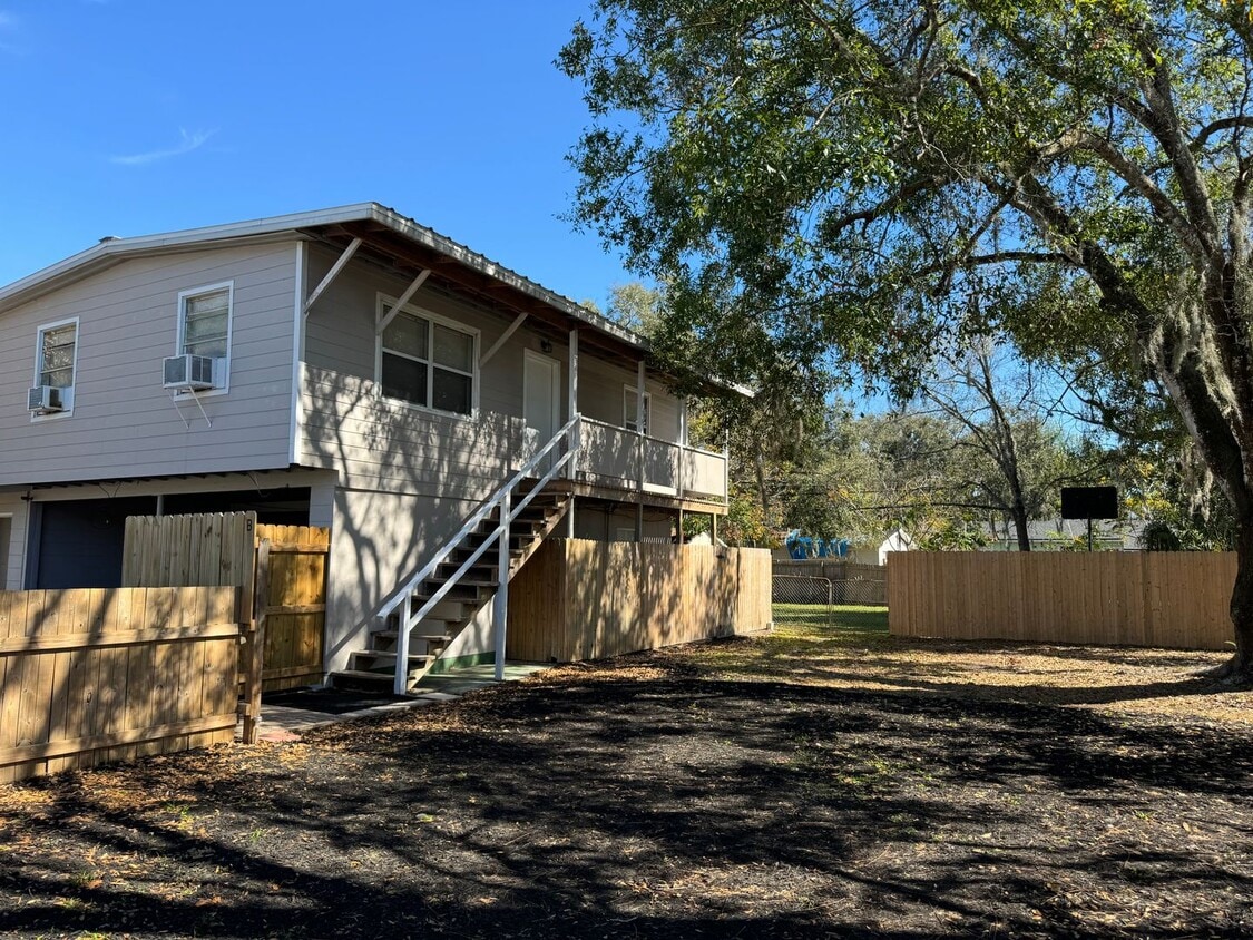 Spacious 2BR/1BA duplex - Spacious 2BR/1BA duplex