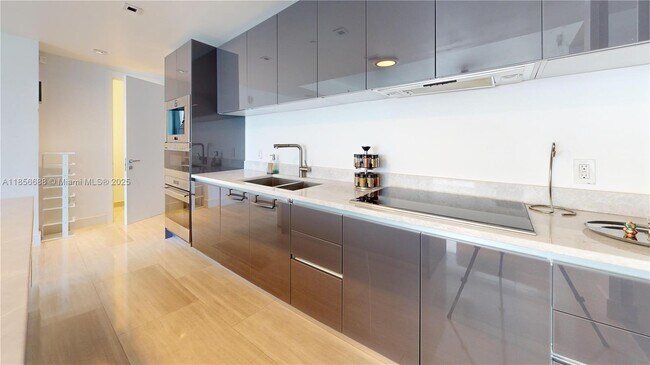 Building Photo - 1451 Brickell Ave
