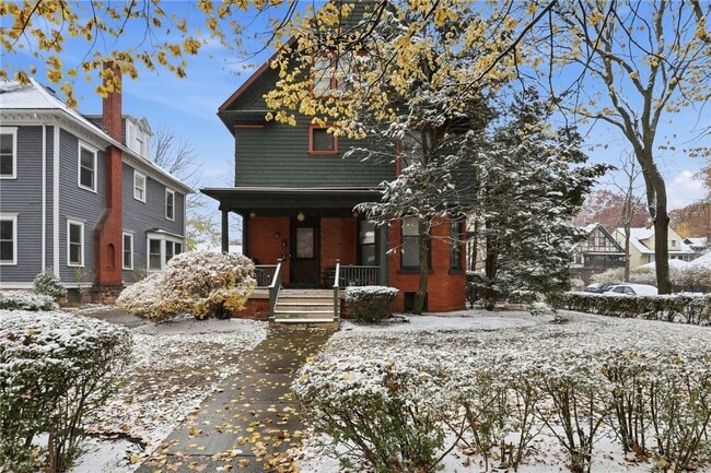 Building Photo - 98 Barrington St