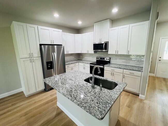 Foto del edificio - 100 Lynbrook Dr