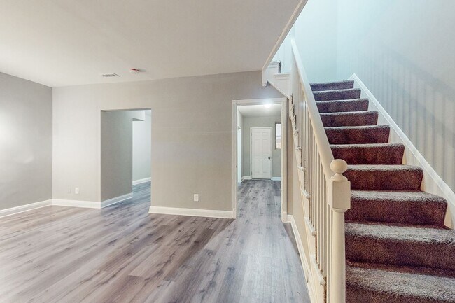 Building Photo - Fully Renovated & Fenced Backyard!