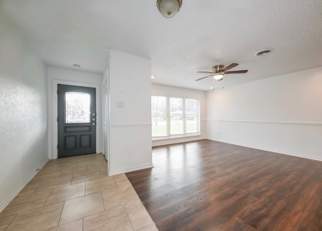 Building Photo - 2112 Kevin Ct