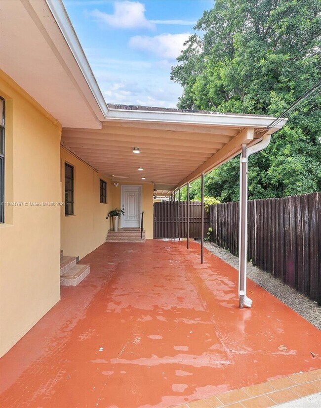 Foto del edificio - 6534 SW 27th St