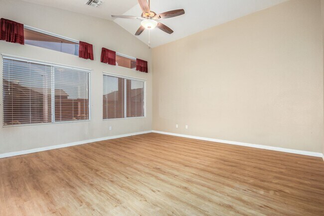 Building Photo - COMING SOON! Spacious 3 Bed, 2 Bath Home in Mesa