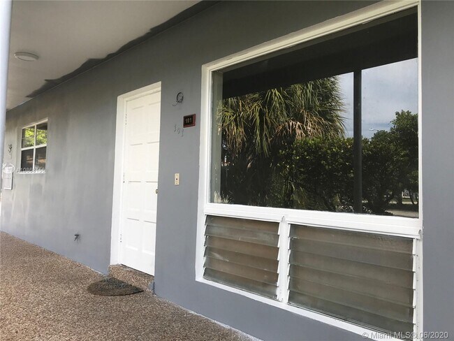 Foto del edificio - 3845 S Circle Dr