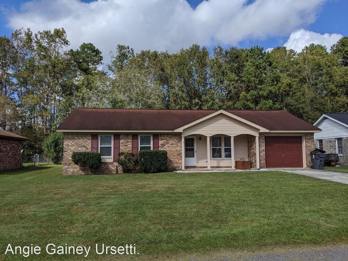 Primary Photo - 3 br, 1.5 bath House - 108 Village Green C...