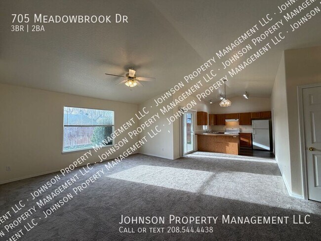 Foto del edificio - 705 Meadowbrook Dr