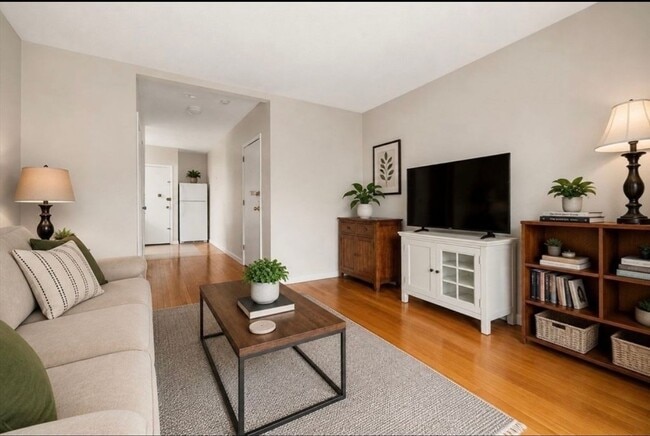 Building Photo - Desirable apartment in Brighton