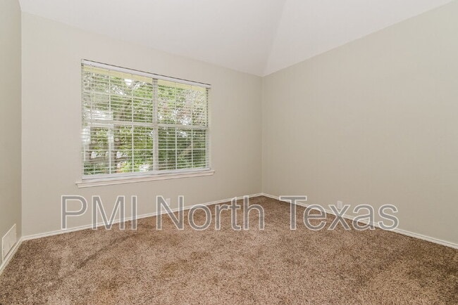 Building Photo - 2713 Summit View Dr