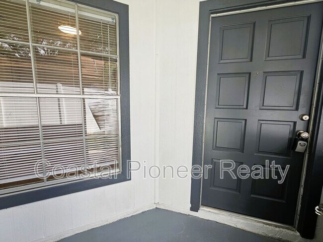Building Photo - 1407 Mohrlake Dr