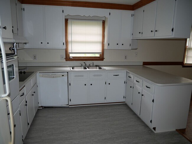 Building Photo - 1642 Wingfield Dr