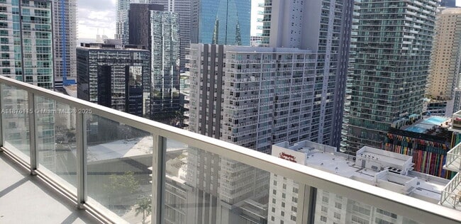 Building Photo - 1111 SW 1st Ave