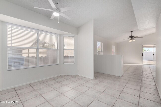 Building Photo - 3025 E Woodland Dr