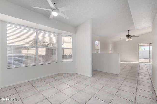 Foto del edificio - 3025 E Woodland Dr