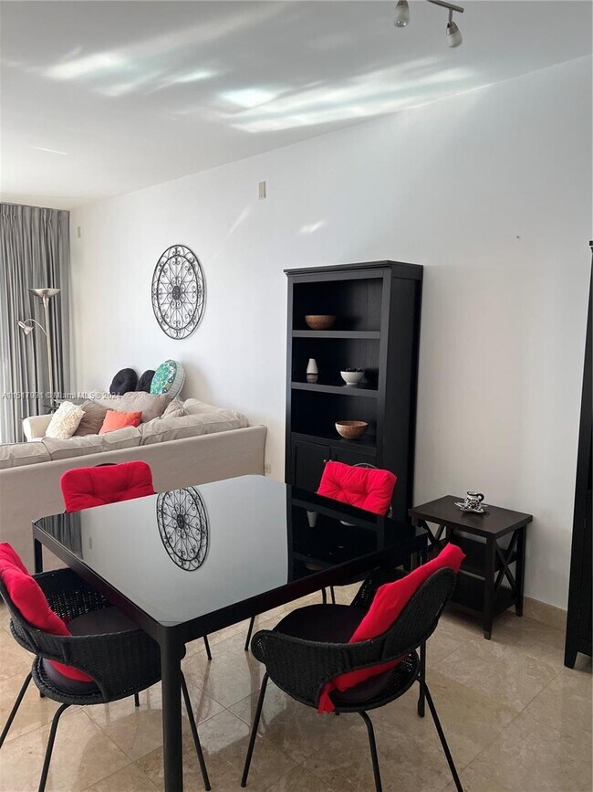 Foto del edificio - 801 Brickell Key Blvd