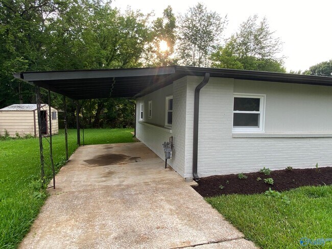 Building Photo - 2263 Norwood Dr NW
