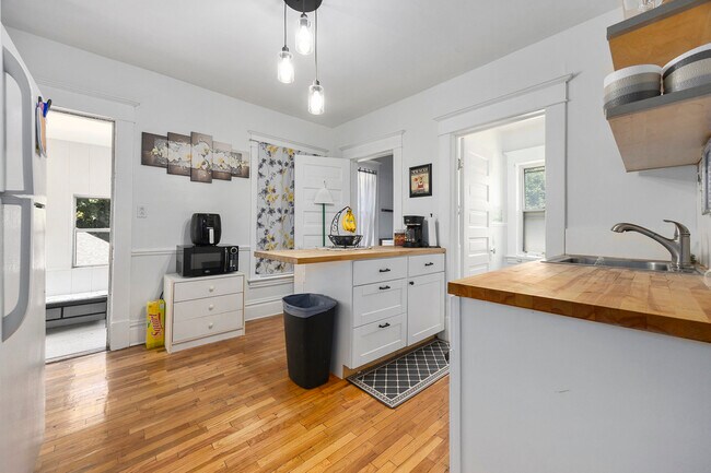 Foto del edificio - ALL UTILITES INCLUDED - 3271 Coit Ave