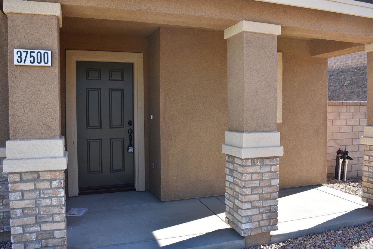 Building Photo - 37500 Citron Pl