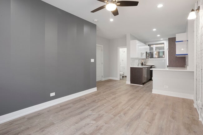 Building Photo - 1708 W Juneway Terrace