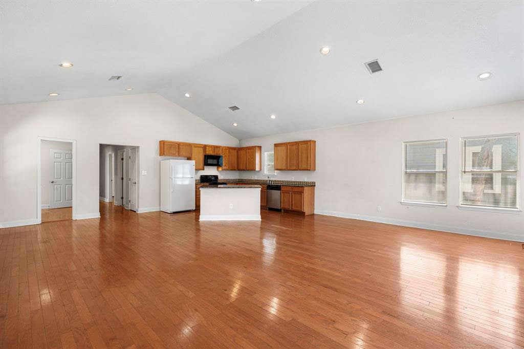 Primary Photo - 716 W 35th St