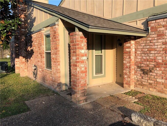 Building Photo - 914 W Meadowmere Ln