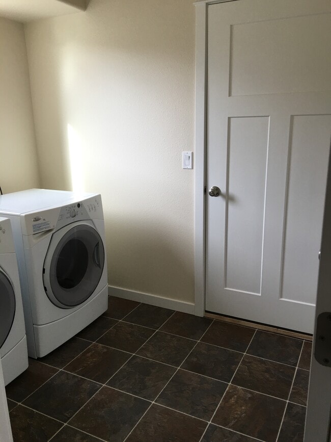 Building Photo - 1107 Hourglass Ln