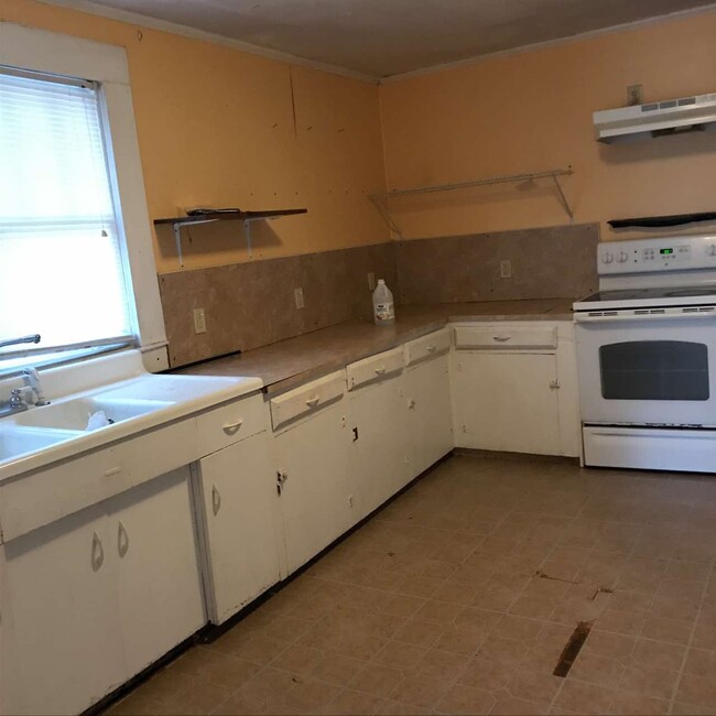 Building Photo - 604 Calcote Ave