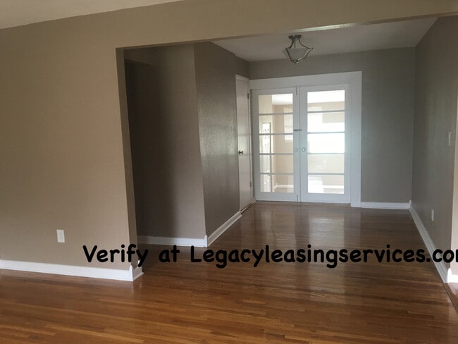 Building Photo - Remodeled 4/2 Home-Lawncare Included