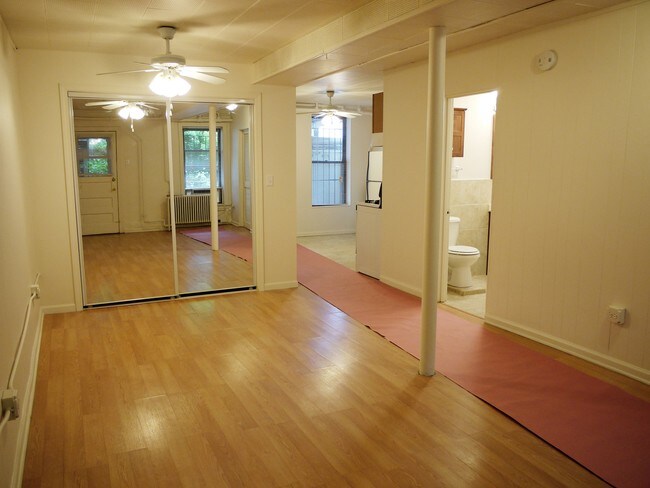 Large Studio Space, plenty of room!! - 909 S Laflin St