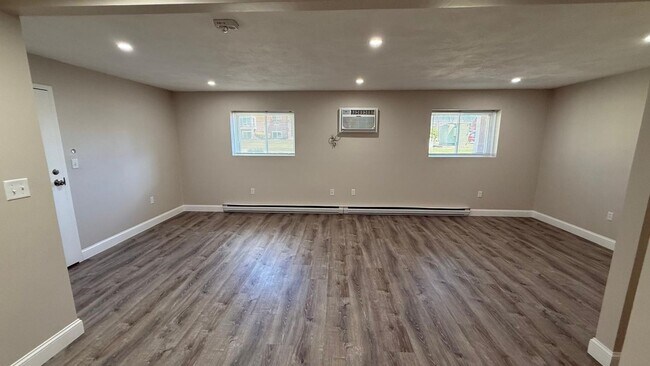 Foto del interior - 310 Thompson Road LLC