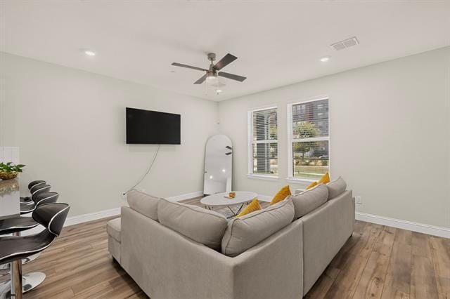Building Photo - 605 Friendswood Dr