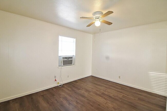 Foto del edificio - 715 E 3rd St