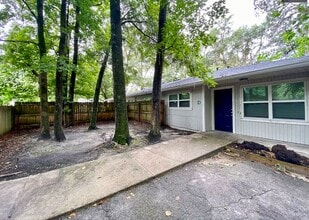 Building Photo - 7420 SW 42nd Pl