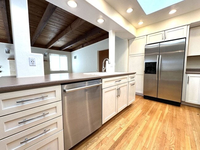 Building Photo - East Clairemont Mesa - Spacious 3 Bedroom / 1.5 Bath Single-Story Home with AC and Garage