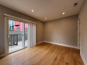 Building Photo - 427 Huron Ave