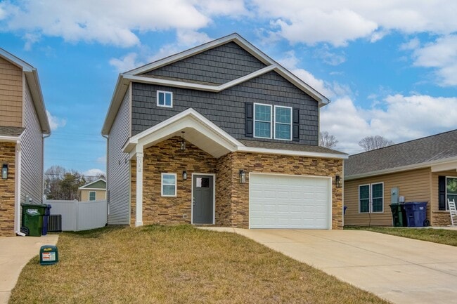 Foto del edificio - Charming New Build with Luxury Finishes, Covered Patio & Spacious Primary Suite