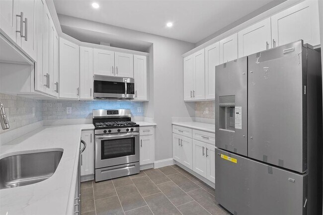 Foto del edificio - 311-315-315 West Side Ave