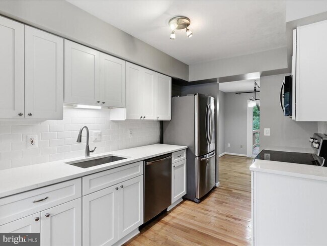 Foto del edificio - 6055 Meyers Landing Ct