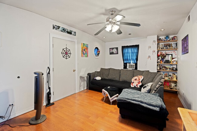 Foto del edificio - 4512 S Fairfield Ave