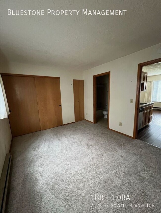 Building Photo - 7123 SE Powell Blvd