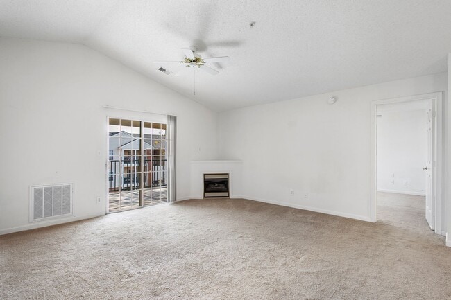 Building Photo - 2Bed/2Bath, Upgraded Condos in the Heart o...