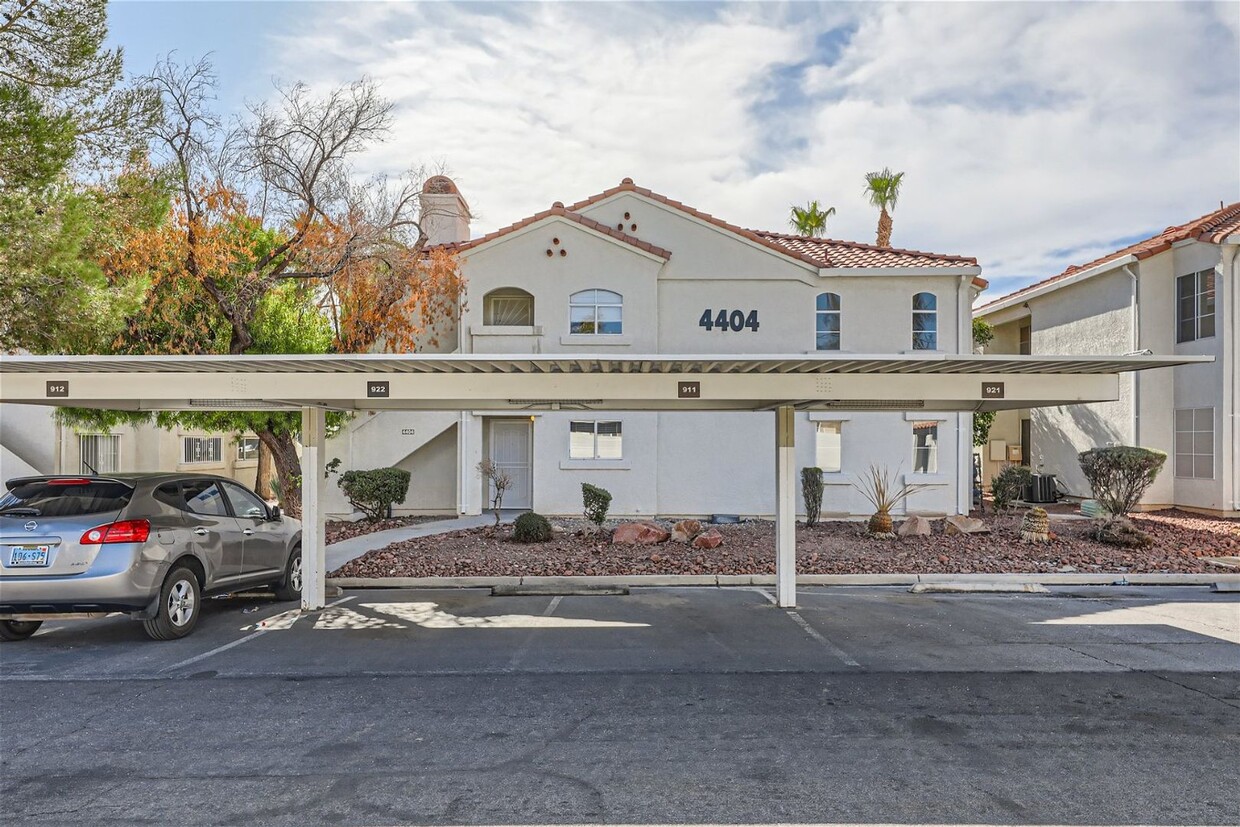 Primary Photo - Stunning First Floor Condo with 2 Bedrooms...