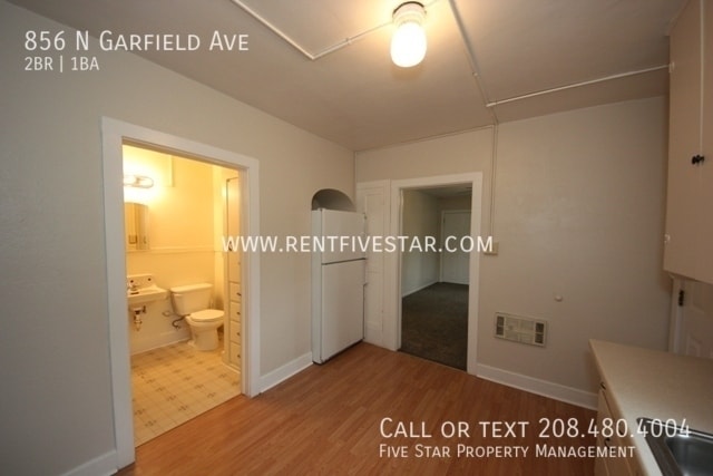 Building Photo - 856 N Garfield Ave