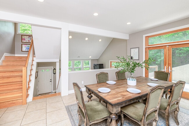 Foto del edificio - 2 E Clarkson Rd