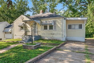 Building Photo - 575 Glorose Dr
