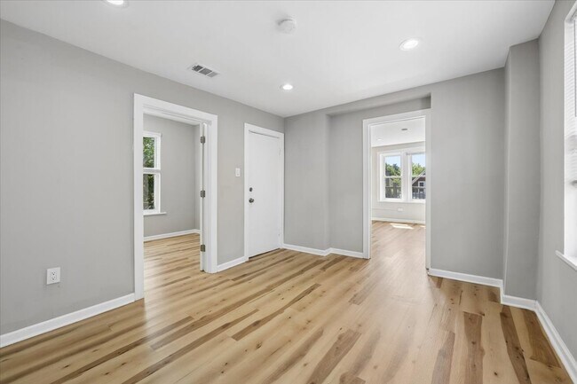 Building Photo - 545 N Drake Ave