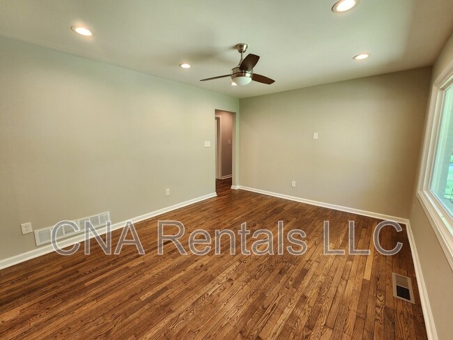 Building Photo - 991 Woodward Cir SW