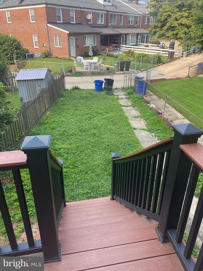 Foto del edificio - 110 Regester Ave