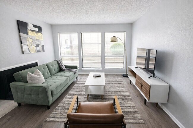 Foto del edificio - 505 N Rock Rd
